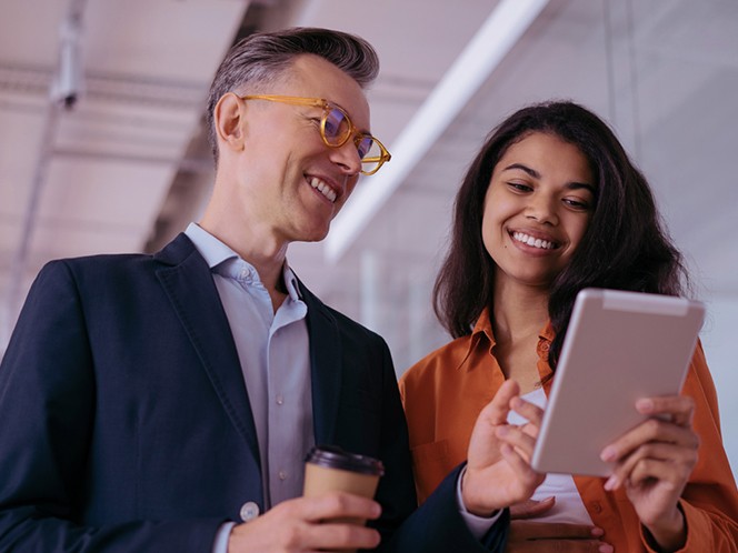 与全球专家合作