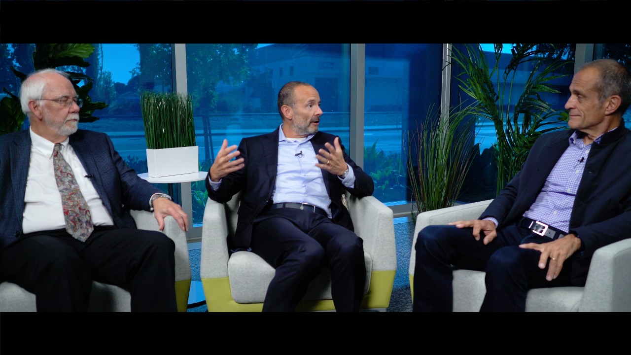 OSIsoft 创始人 J. Patrick Kennedy 博士、AVEVA 首席执行官 Peter Herwick 和 Schneider Electric 董事长兼首席执行官 Jean-Pascal Tricoire 就 PI System 展开讨论。
