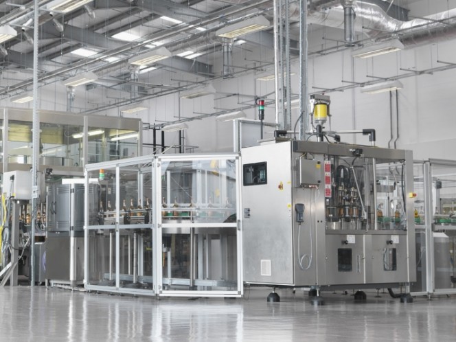 制造：Vivix Glass 将工程设计转移到云端，降低了成本。这家现代玻璃生产商使用 CONNECT 与工程合作伙伴共享其工厂的数字模型，有助于降低成本和对 IT 的依赖。